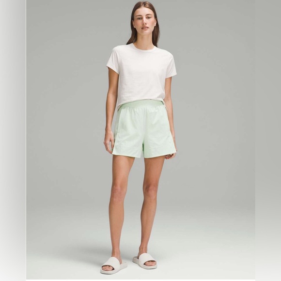 NWT Stretch Woven Relaxed-Fit HR Short, Size S - Picture 2 of 7